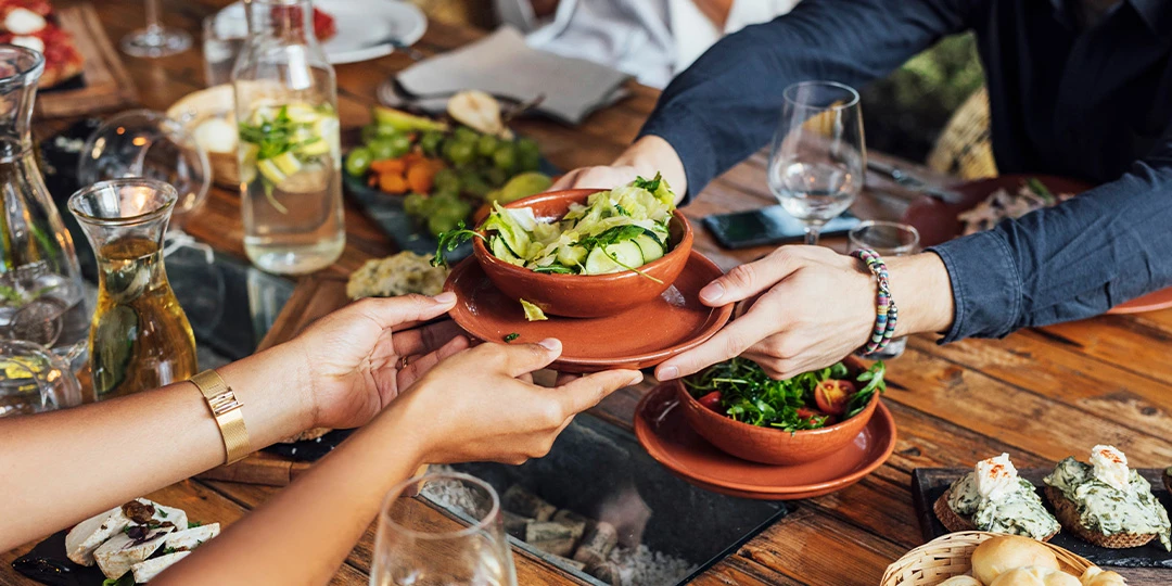 Eating Out? Tips to Stay on Track Without Sabotaging Your Goals